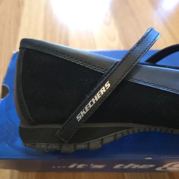 New In Box Skechers Black Women Shoes Size 10 - Picture 7 of 10